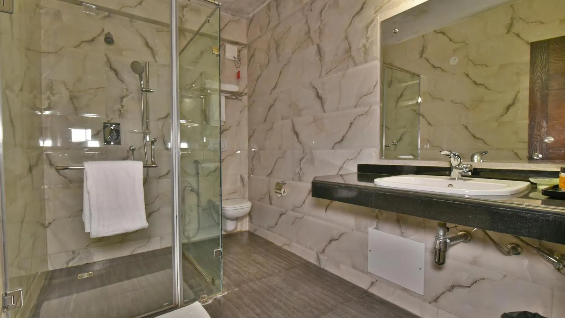 Hillcrest Resort By Dls Hotels Shimla 3*,