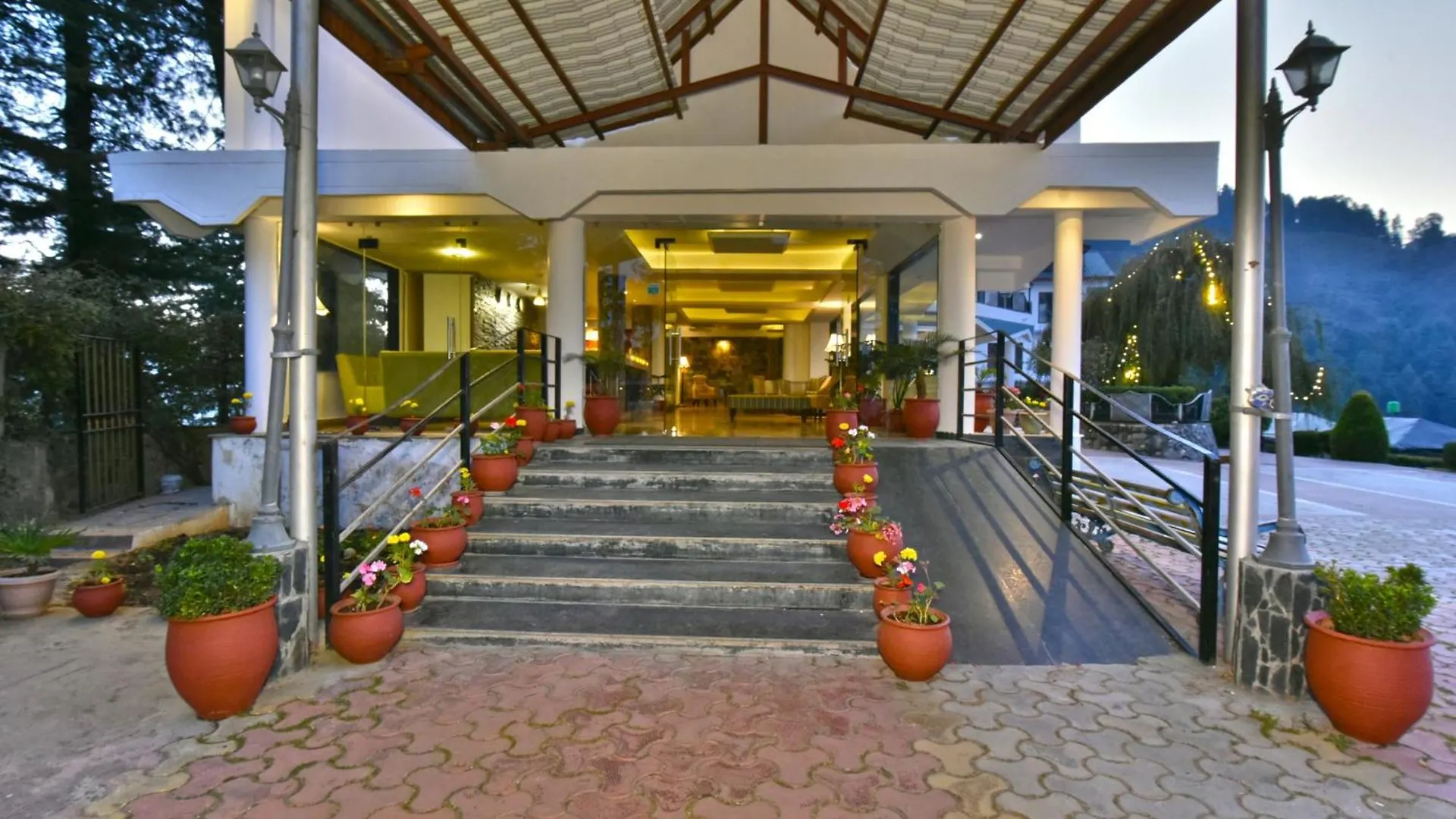 Hillcrest Resort By Dls Hotels Shimla 3*,